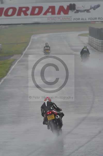 Mallory park Leicestershire;Mallory park photographs;Motorcycle action photographs;event digital images;eventdigitalimages;mallory park;no limits trackday;peter wileman photography;trackday;trackday digital images;trackday photos