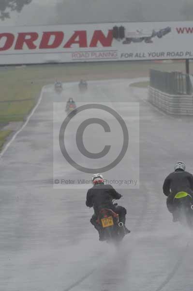 Mallory park Leicestershire;Mallory park photographs;Motorcycle action photographs;event digital images;eventdigitalimages;mallory park;no limits trackday;peter wileman photography;trackday;trackday digital images;trackday photos