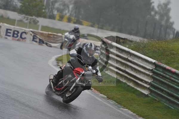 Mallory park Leicestershire;Mallory park photographs;Motorcycle action photographs;event digital images;eventdigitalimages;mallory park;no limits trackday;peter wileman photography;trackday;trackday digital images;trackday photos