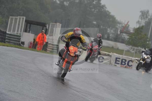 Mallory park Leicestershire;Mallory park photographs;Motorcycle action photographs;event digital images;eventdigitalimages;mallory park;no limits trackday;peter wileman photography;trackday;trackday digital images;trackday photos