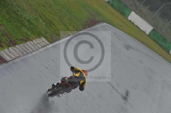 Mallory park Leicestershire;Mallory park photographs;Motorcycle action photographs;event digital images;eventdigitalimages;mallory park;no limits trackday;peter wileman photography;trackday;trackday digital images;trackday photos