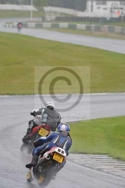 Mallory park Leicestershire;Mallory park photographs;Motorcycle action photographs;event digital images;eventdigitalimages;mallory park;no limits trackday;peter wileman photography;trackday;trackday digital images;trackday photos