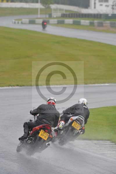 Mallory park Leicestershire;Mallory park photographs;Motorcycle action photographs;event digital images;eventdigitalimages;mallory park;no limits trackday;peter wileman photography;trackday;trackday digital images;trackday photos