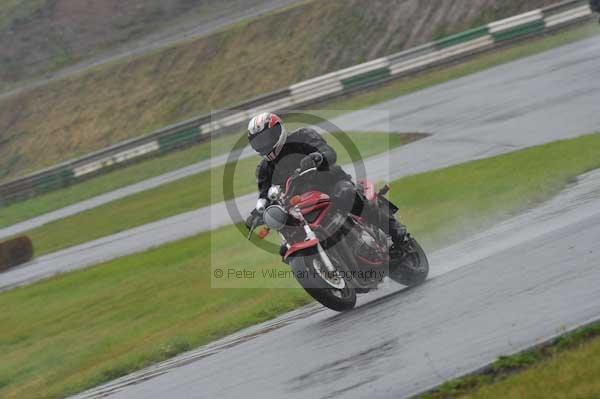 Mallory park Leicestershire;Mallory park photographs;Motorcycle action photographs;event digital images;eventdigitalimages;mallory park;no limits trackday;peter wileman photography;trackday;trackday digital images;trackday photos