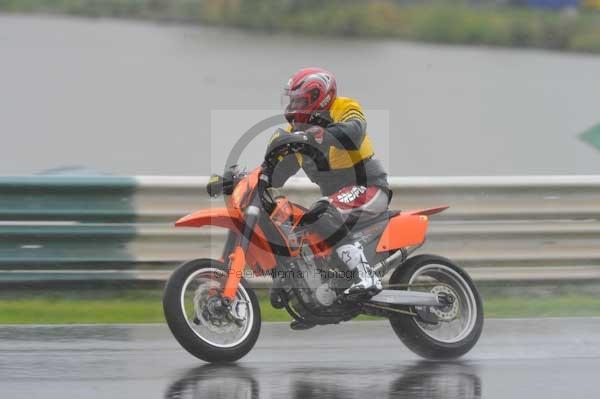 Mallory park Leicestershire;Mallory park photographs;Motorcycle action photographs;event digital images;eventdigitalimages;mallory park;no limits trackday;peter wileman photography;trackday;trackday digital images;trackday photos