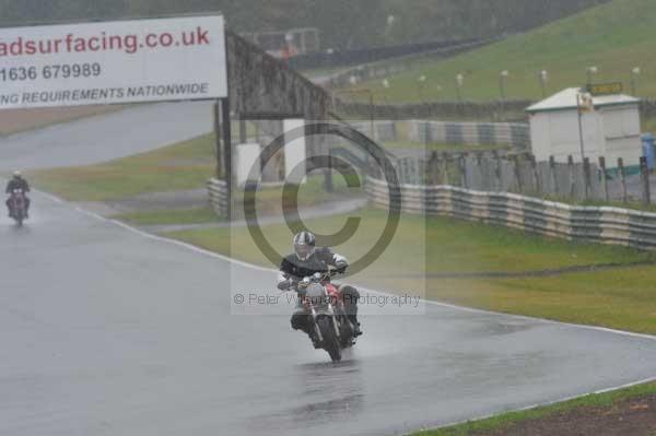 Mallory park Leicestershire;Mallory park photographs;Motorcycle action photographs;event digital images;eventdigitalimages;mallory park;no limits trackday;peter wileman photography;trackday;trackday digital images;trackday photos