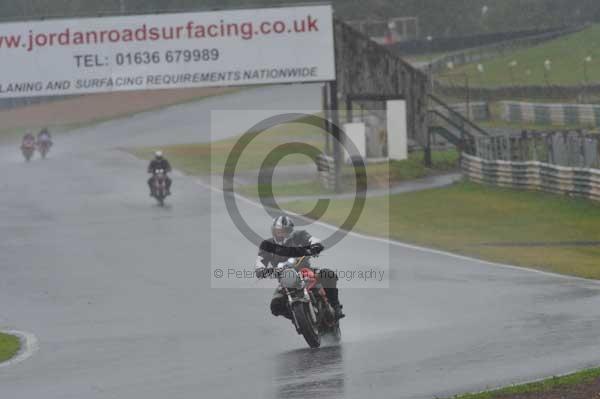 Mallory park Leicestershire;Mallory park photographs;Motorcycle action photographs;event digital images;eventdigitalimages;mallory park;no limits trackday;peter wileman photography;trackday;trackday digital images;trackday photos