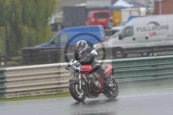 Mallory park Leicestershire;Mallory park photographs;Motorcycle action photographs;event digital images;eventdigitalimages;mallory park;no limits trackday;peter wileman photography;trackday;trackday digital images;trackday photos