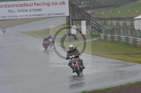 Mallory park Leicestershire;Mallory park photographs;Motorcycle action photographs;event digital images;eventdigitalimages;mallory park;no limits trackday;peter wileman photography;trackday;trackday digital images;trackday photos