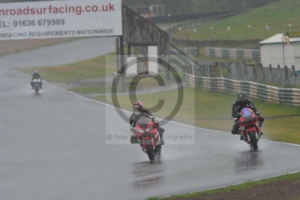 Mallory park Leicestershire;Mallory park photographs;Motorcycle action photographs;event digital images;eventdigitalimages;mallory park;no limits trackday;peter wileman photography;trackday;trackday digital images;trackday photos