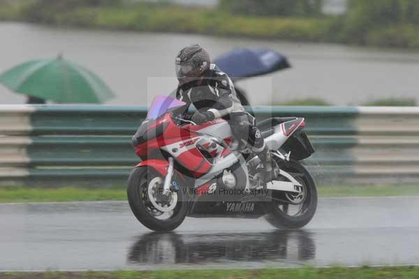 Mallory park Leicestershire;Mallory park photographs;Motorcycle action photographs;event digital images;eventdigitalimages;mallory park;no limits trackday;peter wileman photography;trackday;trackday digital images;trackday photos