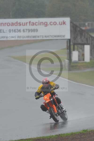 Mallory park Leicestershire;Mallory park photographs;Motorcycle action photographs;event digital images;eventdigitalimages;mallory park;no limits trackday;peter wileman photography;trackday;trackday digital images;trackday photos