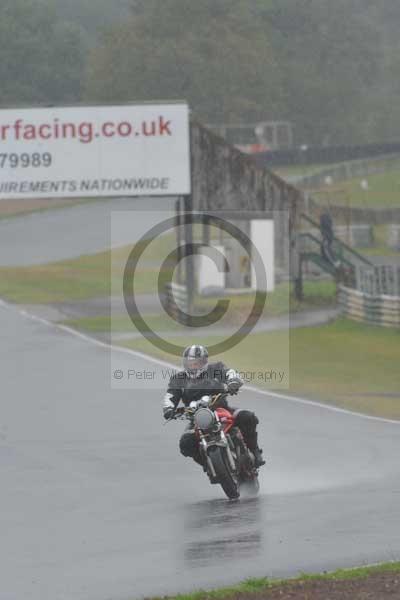 Mallory park Leicestershire;Mallory park photographs;Motorcycle action photographs;event digital images;eventdigitalimages;mallory park;no limits trackday;peter wileman photography;trackday;trackday digital images;trackday photos