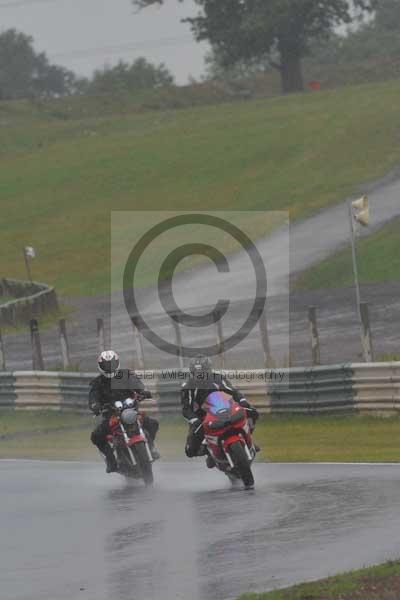 Mallory park Leicestershire;Mallory park photographs;Motorcycle action photographs;event digital images;eventdigitalimages;mallory park;no limits trackday;peter wileman photography;trackday;trackday digital images;trackday photos