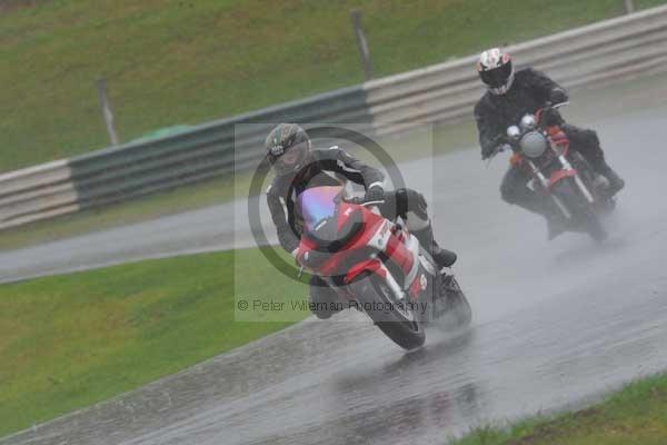 Mallory park Leicestershire;Mallory park photographs;Motorcycle action photographs;event digital images;eventdigitalimages;mallory park;no limits trackday;peter wileman photography;trackday;trackday digital images;trackday photos