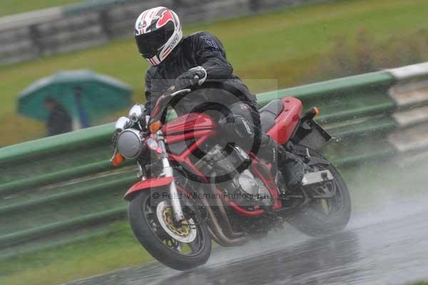 Mallory park Leicestershire;Mallory park photographs;Motorcycle action photographs;event digital images;eventdigitalimages;mallory park;no limits trackday;peter wileman photography;trackday;trackday digital images;trackday photos