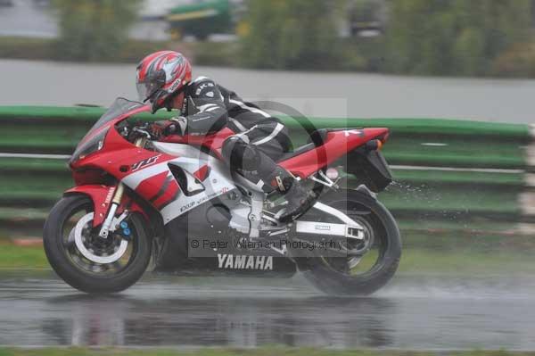 Mallory park Leicestershire;Mallory park photographs;Motorcycle action photographs;event digital images;eventdigitalimages;mallory park;no limits trackday;peter wileman photography;trackday;trackday digital images;trackday photos