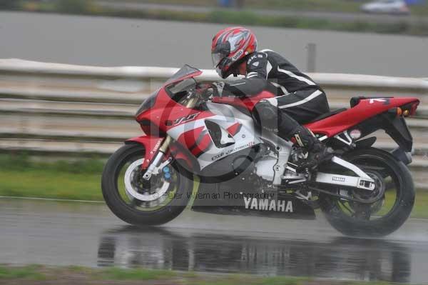 Mallory park Leicestershire;Mallory park photographs;Motorcycle action photographs;event digital images;eventdigitalimages;mallory park;no limits trackday;peter wileman photography;trackday;trackday digital images;trackday photos