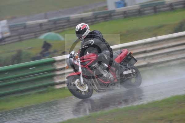 Mallory park Leicestershire;Mallory park photographs;Motorcycle action photographs;event digital images;eventdigitalimages;mallory park;no limits trackday;peter wileman photography;trackday;trackday digital images;trackday photos