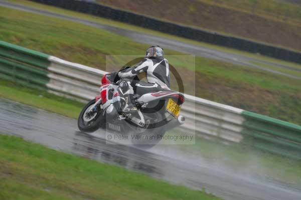 Mallory park Leicestershire;Mallory park photographs;Motorcycle action photographs;event digital images;eventdigitalimages;mallory park;no limits trackday;peter wileman photography;trackday;trackday digital images;trackday photos