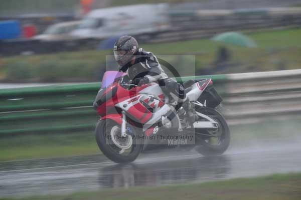 Mallory park Leicestershire;Mallory park photographs;Motorcycle action photographs;event digital images;eventdigitalimages;mallory park;no limits trackday;peter wileman photography;trackday;trackday digital images;trackday photos