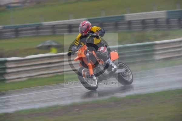 Mallory park Leicestershire;Mallory park photographs;Motorcycle action photographs;event digital images;eventdigitalimages;mallory park;no limits trackday;peter wileman photography;trackday;trackday digital images;trackday photos