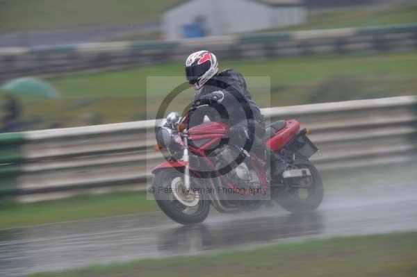 Mallory park Leicestershire;Mallory park photographs;Motorcycle action photographs;event digital images;eventdigitalimages;mallory park;no limits trackday;peter wileman photography;trackday;trackday digital images;trackday photos