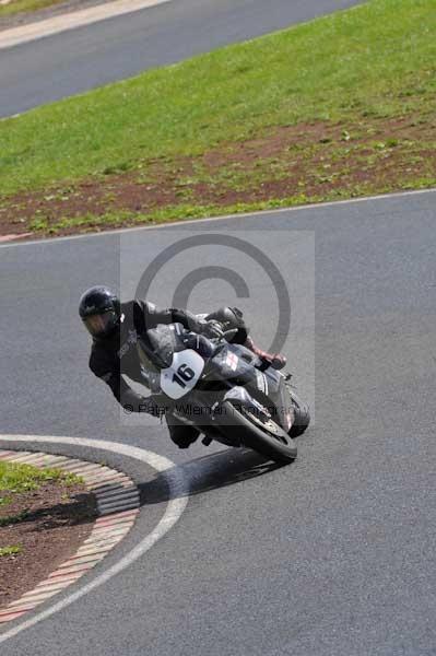 Mallory park Leicestershire;Mallory park photographs;Motorcycle action photographs;event digital images;eventdigitalimages;mallory park;no limits trackday;peter wileman photography;trackday;trackday digital images;trackday photos