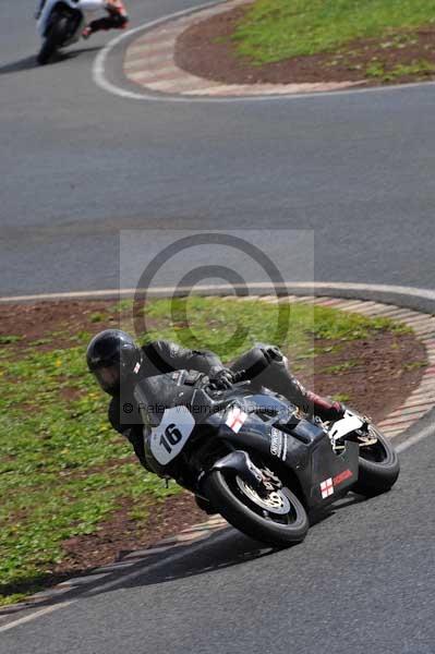 Mallory park Leicestershire;Mallory park photographs;Motorcycle action photographs;event digital images;eventdigitalimages;mallory park;no limits trackday;peter wileman photography;trackday;trackday digital images;trackday photos