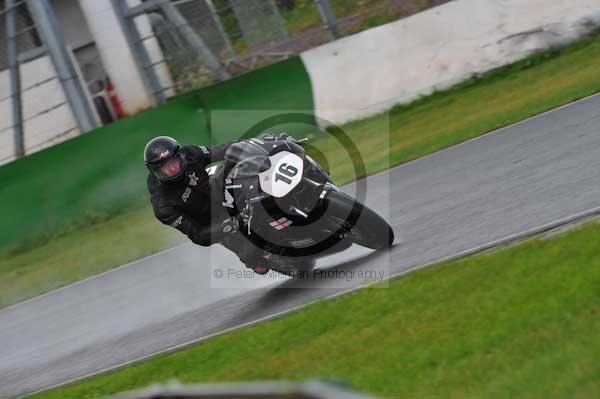 Mallory park Leicestershire;Mallory park photographs;Motorcycle action photographs;event digital images;eventdigitalimages;mallory park;no limits trackday;peter wileman photography;trackday;trackday digital images;trackday photos