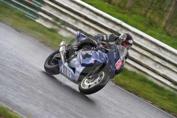 Mallory park Leicestershire;Mallory park photographs;Motorcycle action photographs;event digital images;eventdigitalimages;mallory park;no limits trackday;peter wileman photography;trackday;trackday digital images;trackday photos