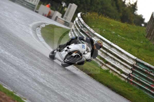 Mallory park Leicestershire;Mallory park photographs;Motorcycle action photographs;event digital images;eventdigitalimages;mallory park;no limits trackday;peter wileman photography;trackday;trackday digital images;trackday photos