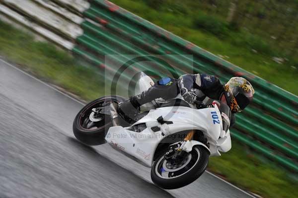 Mallory park Leicestershire;Mallory park photographs;Motorcycle action photographs;event digital images;eventdigitalimages;mallory park;no limits trackday;peter wileman photography;trackday;trackday digital images;trackday photos