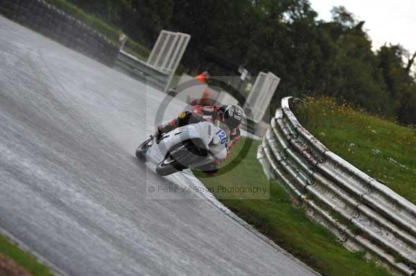 Mallory park Leicestershire;Mallory park photographs;Motorcycle action photographs;event digital images;eventdigitalimages;mallory park;no limits trackday;peter wileman photography;trackday;trackday digital images;trackday photos