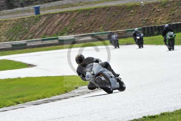 Mallory park Leicestershire;Mallory park photographs;Motorcycle action photographs;event digital images;eventdigitalimages;mallory park;no limits trackday;peter wileman photography;trackday;trackday digital images;trackday photos