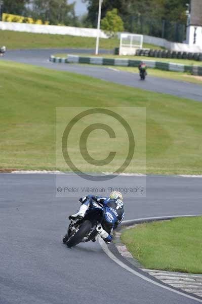 Mallory park Leicestershire;Mallory park photographs;Motorcycle action photographs;event digital images;eventdigitalimages;mallory park;no limits trackday;peter wileman photography;trackday;trackday digital images;trackday photos