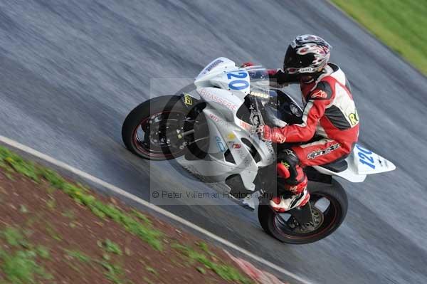 Mallory park Leicestershire;Mallory park photographs;Motorcycle action photographs;event digital images;eventdigitalimages;mallory park;no limits trackday;peter wileman photography;trackday;trackday digital images;trackday photos