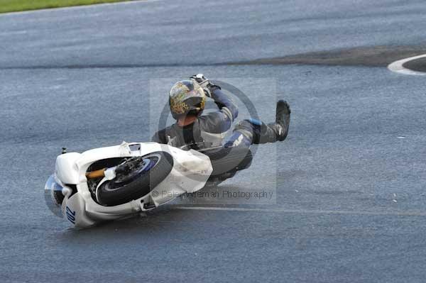 Mallory park Leicestershire;Mallory park photographs;Motorcycle action photographs;event digital images;eventdigitalimages;mallory park;no limits trackday;peter wileman photography;trackday;trackday digital images;trackday photos