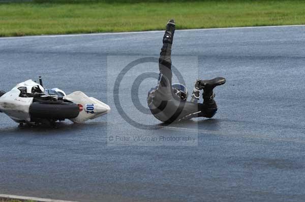 Mallory park Leicestershire;Mallory park photographs;Motorcycle action photographs;event digital images;eventdigitalimages;mallory park;no limits trackday;peter wileman photography;trackday;trackday digital images;trackday photos