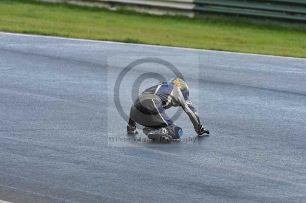 Mallory park Leicestershire;Mallory park photographs;Motorcycle action photographs;event digital images;eventdigitalimages;mallory park;no limits trackday;peter wileman photography;trackday;trackday digital images;trackday photos