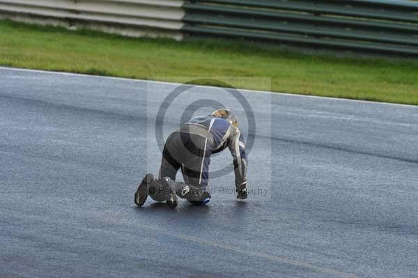 Mallory park Leicestershire;Mallory park photographs;Motorcycle action photographs;event digital images;eventdigitalimages;mallory park;no limits trackday;peter wileman photography;trackday;trackday digital images;trackday photos