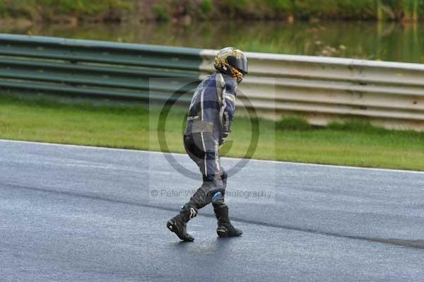 Mallory park Leicestershire;Mallory park photographs;Motorcycle action photographs;event digital images;eventdigitalimages;mallory park;no limits trackday;peter wileman photography;trackday;trackday digital images;trackday photos