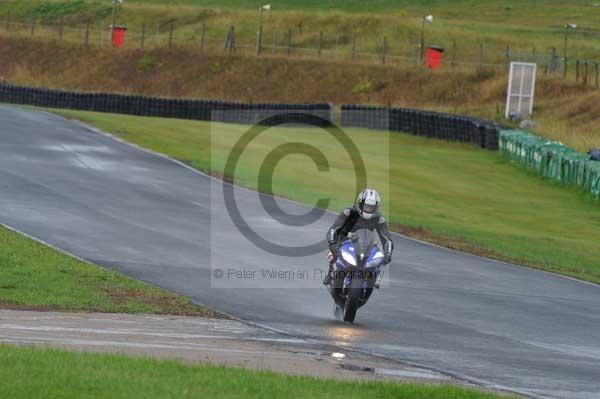 Mallory park Leicestershire;Mallory park photographs;Motorcycle action photographs;event digital images;eventdigitalimages;mallory park;no limits trackday;peter wileman photography;trackday;trackday digital images;trackday photos