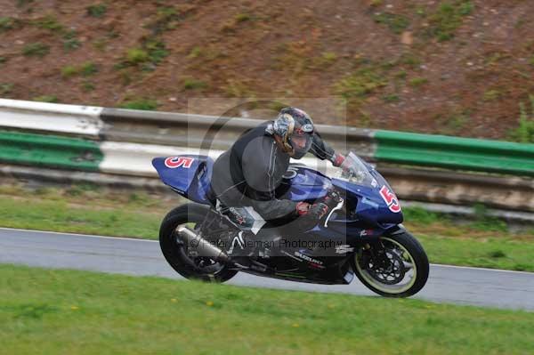 Mallory park Leicestershire;Mallory park photographs;Motorcycle action photographs;event digital images;eventdigitalimages;mallory park;no limits trackday;peter wileman photography;trackday;trackday digital images;trackday photos