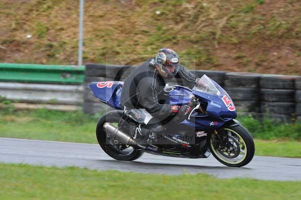 Mallory park Leicestershire;Mallory park photographs;Motorcycle action photographs;event digital images;eventdigitalimages;mallory park;no limits trackday;peter wileman photography;trackday;trackday digital images;trackday photos