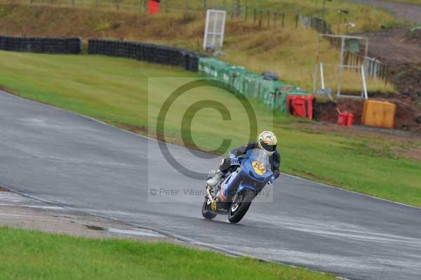 Mallory park Leicestershire;Mallory park photographs;Motorcycle action photographs;event digital images;eventdigitalimages;mallory park;no limits trackday;peter wileman photography;trackday;trackday digital images;trackday photos