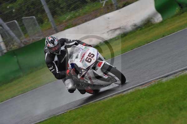 Mallory park Leicestershire;Mallory park photographs;Motorcycle action photographs;event digital images;eventdigitalimages;mallory park;no limits trackday;peter wileman photography;trackday;trackday digital images;trackday photos