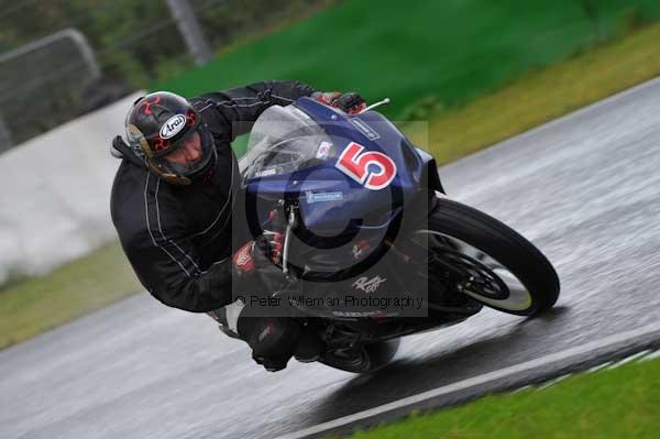 Mallory park Leicestershire;Mallory park photographs;Motorcycle action photographs;event digital images;eventdigitalimages;mallory park;no limits trackday;peter wileman photography;trackday;trackday digital images;trackday photos