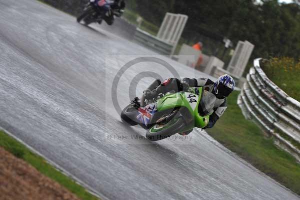 Mallory park Leicestershire;Mallory park photographs;Motorcycle action photographs;event digital images;eventdigitalimages;mallory park;no limits trackday;peter wileman photography;trackday;trackday digital images;trackday photos