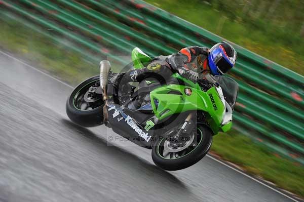 Mallory park Leicestershire;Mallory park photographs;Motorcycle action photographs;event digital images;eventdigitalimages;mallory park;no limits trackday;peter wileman photography;trackday;trackday digital images;trackday photos